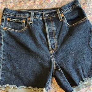 Levi’s 501 mid thigh shorts size 32